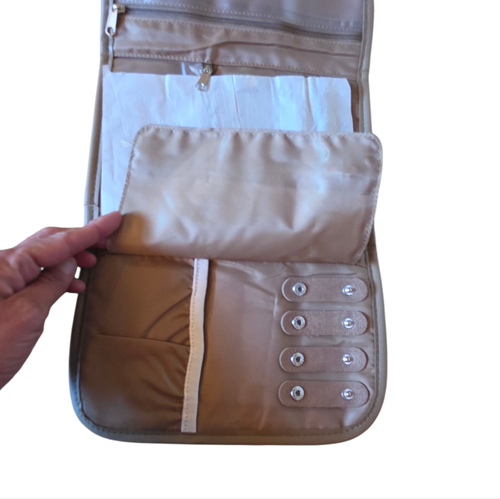 8 Other Reasons NWT Sleek Jewelry Travel Pouch Case Taupe - Picture 3 of 6